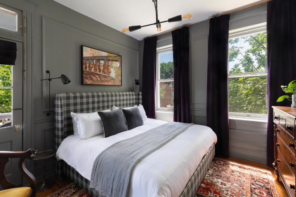 King Room with Balcony interior
